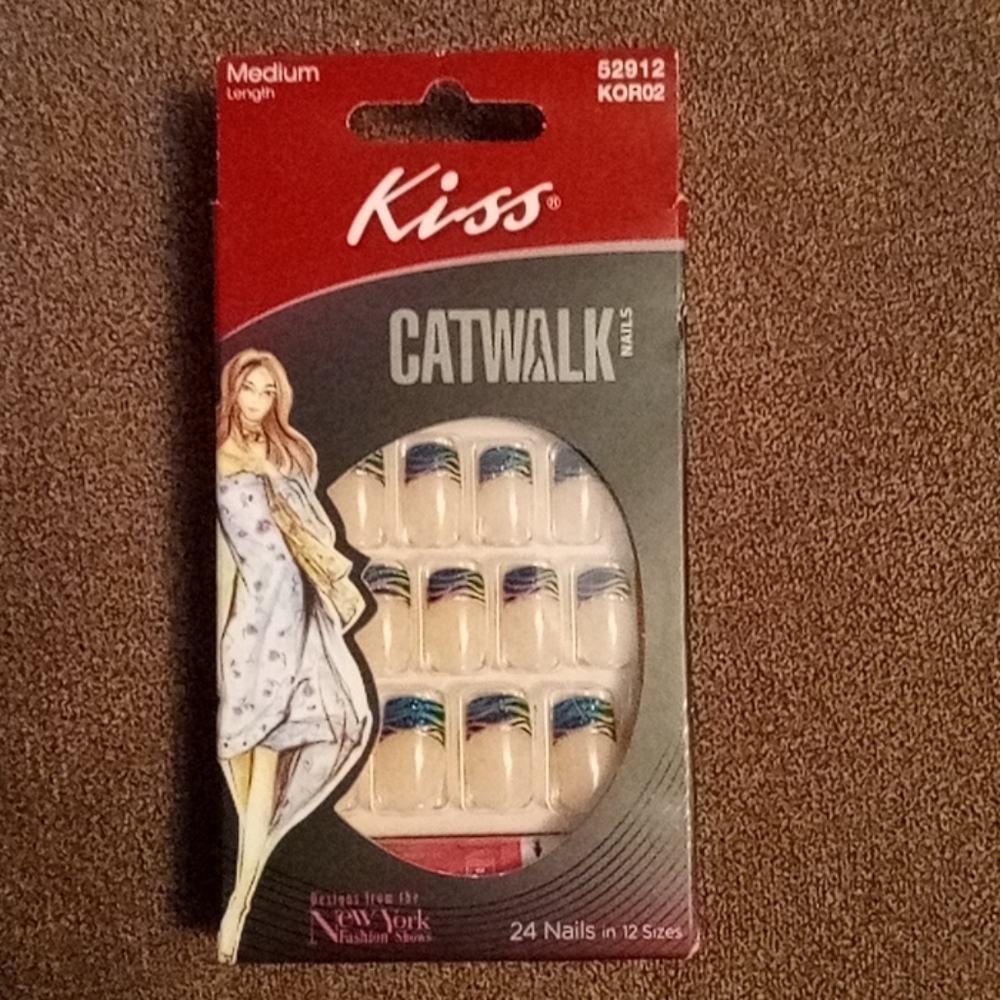 Kiss Catwalk Press On Nails - Camera Style